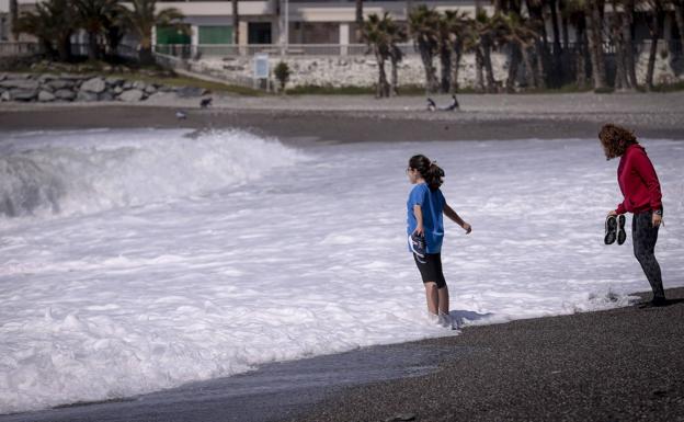 La Junta pondrá más vigilancia en las playas pero no concreta cómo controlarán aforos