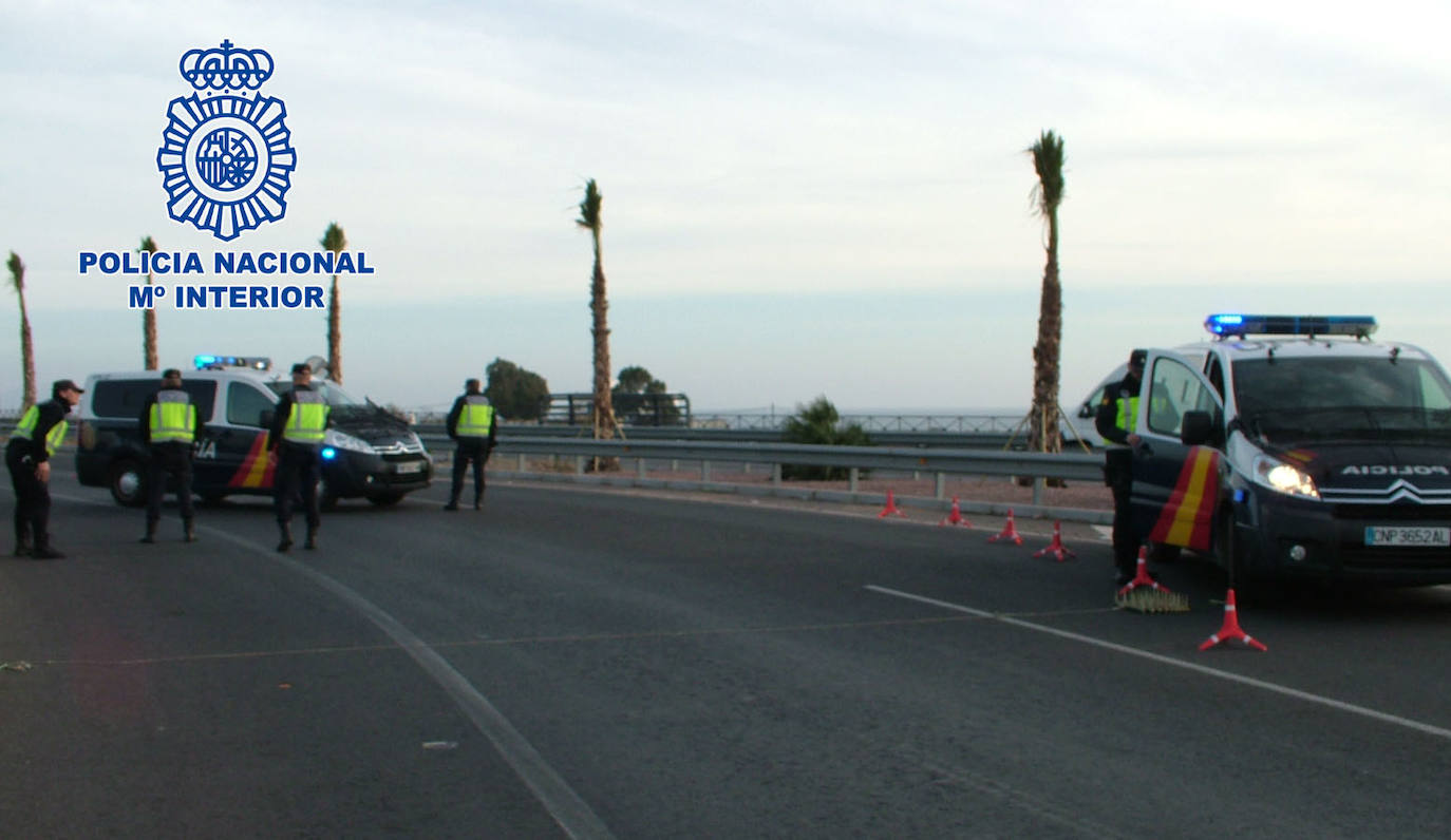 Detenida una pareja de Almería que transportaba marihuana en el maletero de su vehículo