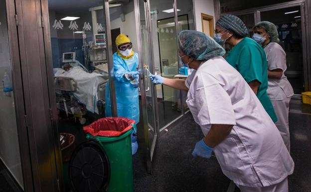 Los hospitales de Granada liberan 41 camas en una semana