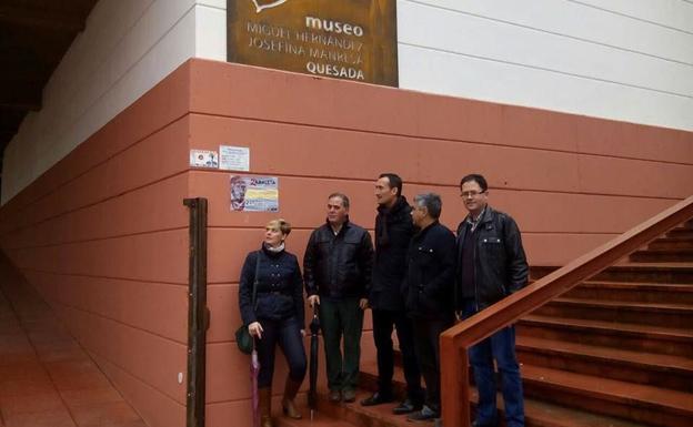 El alcalde de Madrid responde a la invitación para visitar el Museo Miguel Hernández