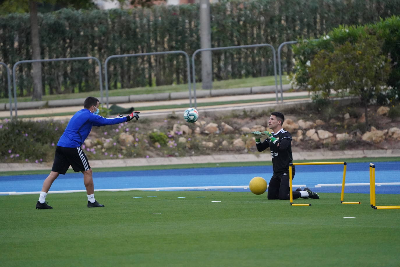 El preparador de porteros del Almería, Borja Álvarez, vuelve cinco años atrás