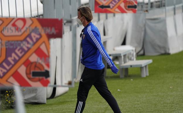 Jugadores del filial del Almería, al servicio del escudo