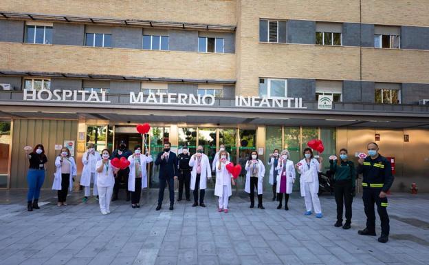 Un homenaje de héroes a héroes en Granada: los cuerpos de seguridad visitan a los niños hospitalizados