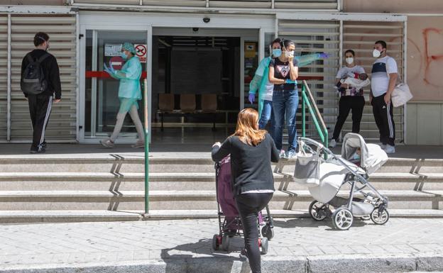 Los sanitarios de atención primaria harán de 'detectives' para frenar al virus en Almería