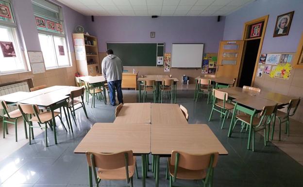 Malestar entre los alcaldes socialistas por la apertura de los colegios el próximo lunes