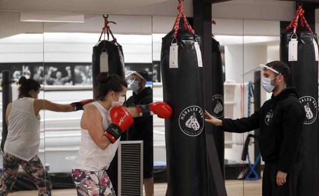 ¿Van a abrir los gimnasios en Andalucía? ¿En qué fases vuelven las clases colectivas y las salas de musculación?