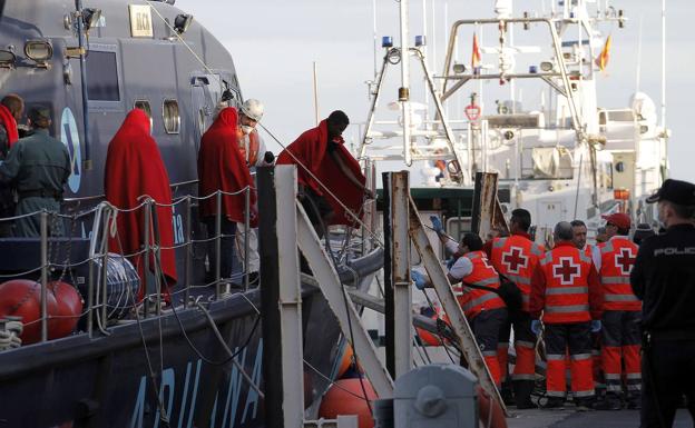 La Junta recorta casi la mitad de las plazas en los centros de residencia de 'niños patera'