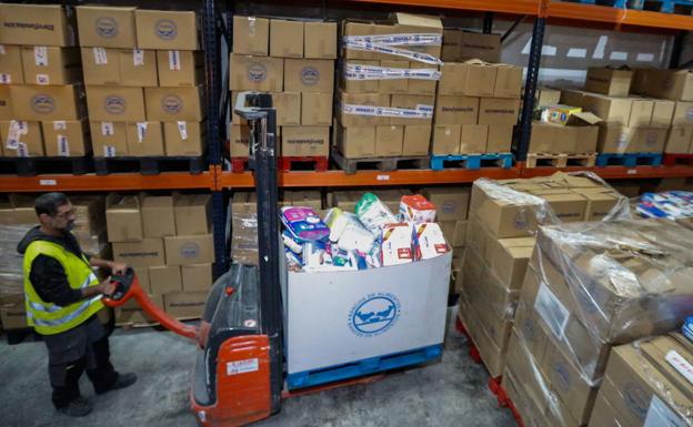 El Banco de Alimentos de Almería pide ayuda: «Si no entra más dinero, esto se para»