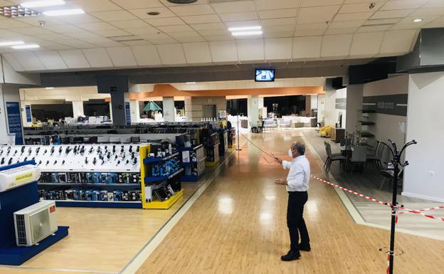 La mayoría de los grandes comercios de Granada aplazan su apertura en lugar de acotar los 400 metros