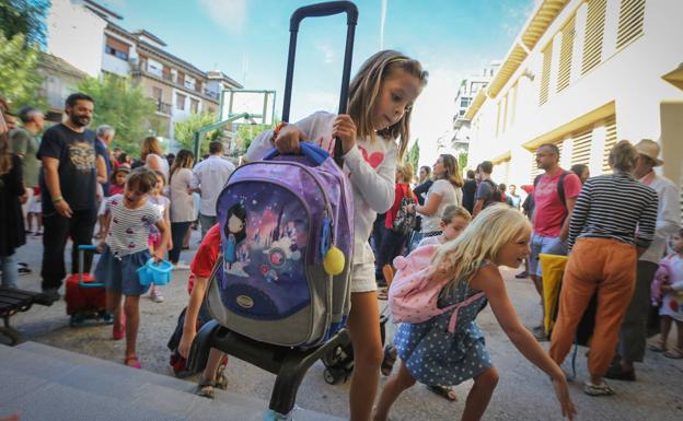 La Junta aprueba el plan de refuerzo educativo para julio ampliado a alumnos de secundaria y gratuito
