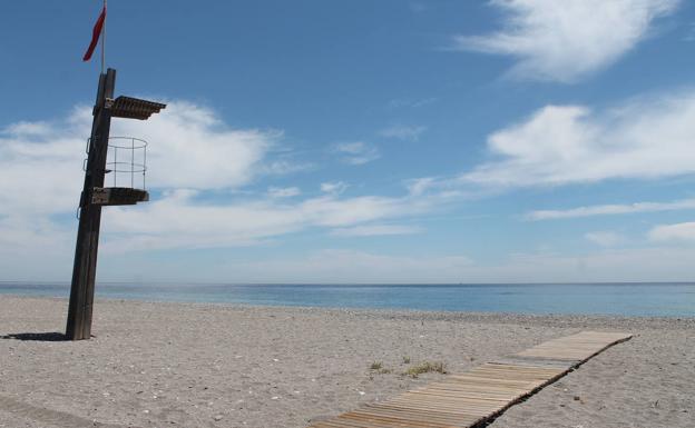 Prohibido tomar el sol y bañarse: esto es lo que se puede hacer en la fase 1 en las playas de Granada