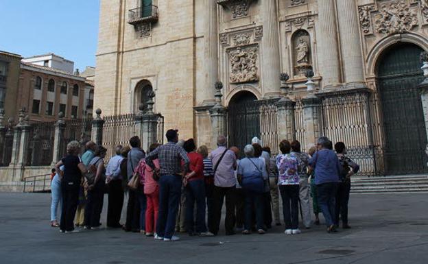 El PP propone a la Diputación repartir 5.000 bonos turísticos entre los cuerpos de seguridad
