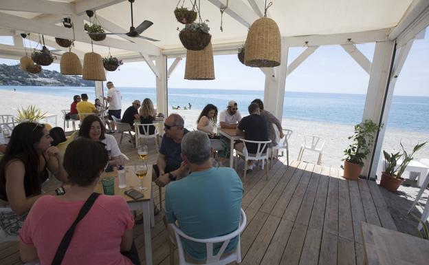 Granada 'emigra' a su Costa tras más de dos meses y medio sin acercarse al mar