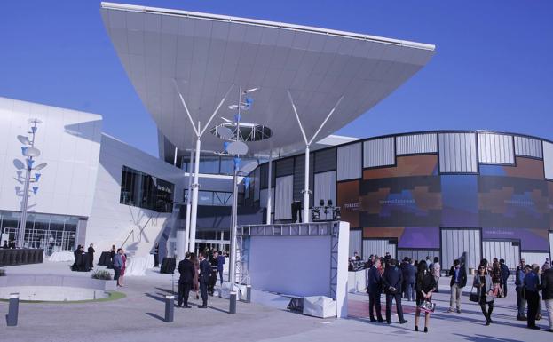 Vuelven los centros comerciales con controles de aforo