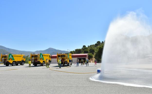 Tres nuevos vehículos autobomba para el INFOCA en Granada