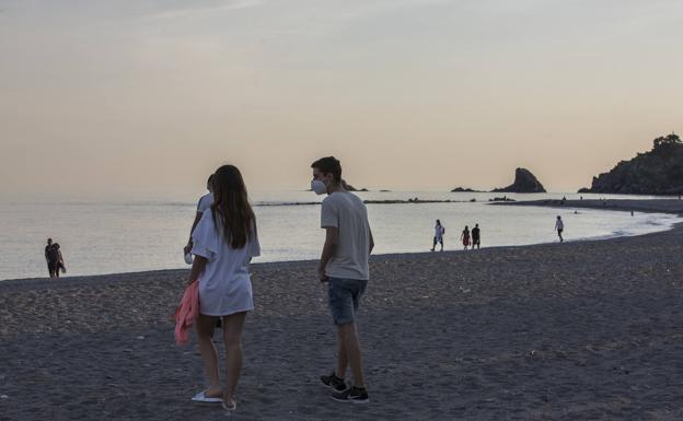 Drones y aforo por sombrilla en la Costa para garantizar la seguridad en la playa