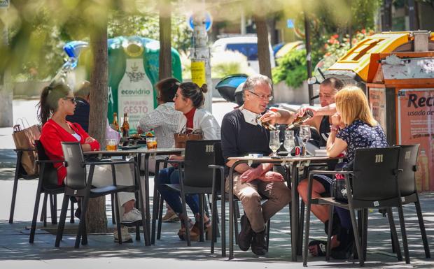 La Junta permitirá que se amplíe el horario de las terrazas de las dos a las tres de la mañana