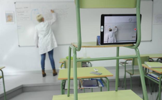 Andalucía insiste en una vuelta a las aulas «con normalidad» y Vox exige «medidas eficaces» por si hay rebrote