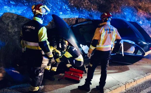 Dos heridos en un accidente de tráfico en la avenida de Granada, en la capital