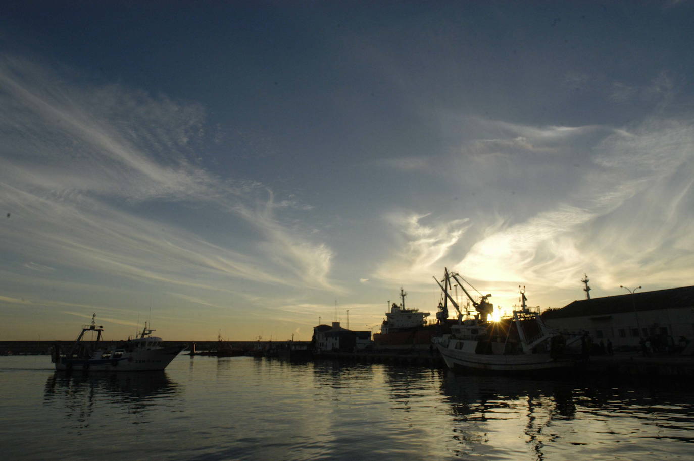 Armadores de Almería piden la dimisión de Planas por la gestión en la pesca de bajura