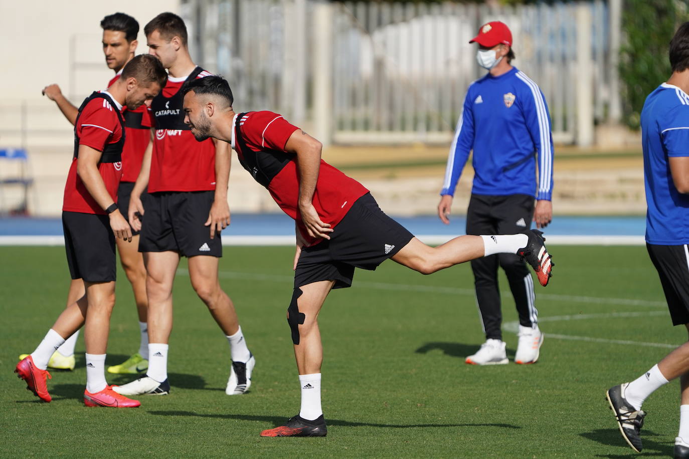 El Almería baja el ritmo a la espera de trabajar sin restricciones