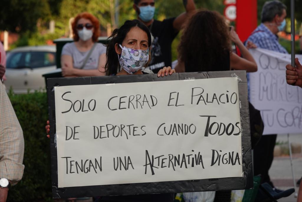 Protesta por el cierre del Palacio de Deportes para personas sin hogar