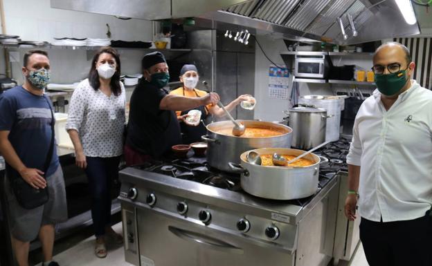 Restaurantes, profesionales y voluntarios de Almuñécar y La Herradura elaboraron 4320 menús solidarios durante el confinamiento