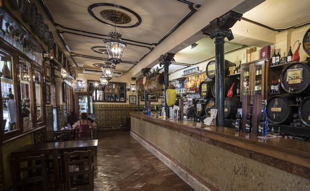 Vuelven los bares a calles señeras en una fase 2 que comienza al ralentí