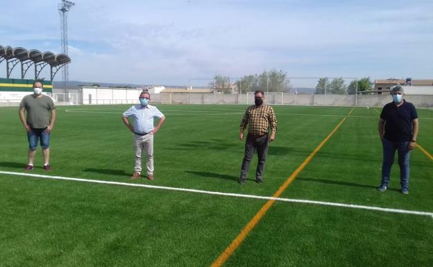 Concluyen las obras para renovar el campo de fútbol de Baños de la Encina