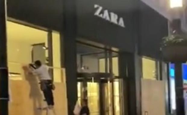 Saquean una tienda de Zara en mitad de los disturbios de Nueva York