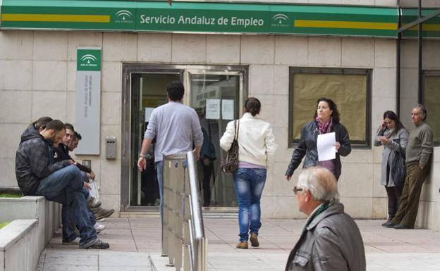 El Ayuntamiento de Granada firma un convenio con los empresarios para el impulso del empleo