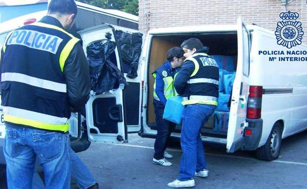 Condenan a una pareja que traficaba con heroína en compañía de su hija de seis años