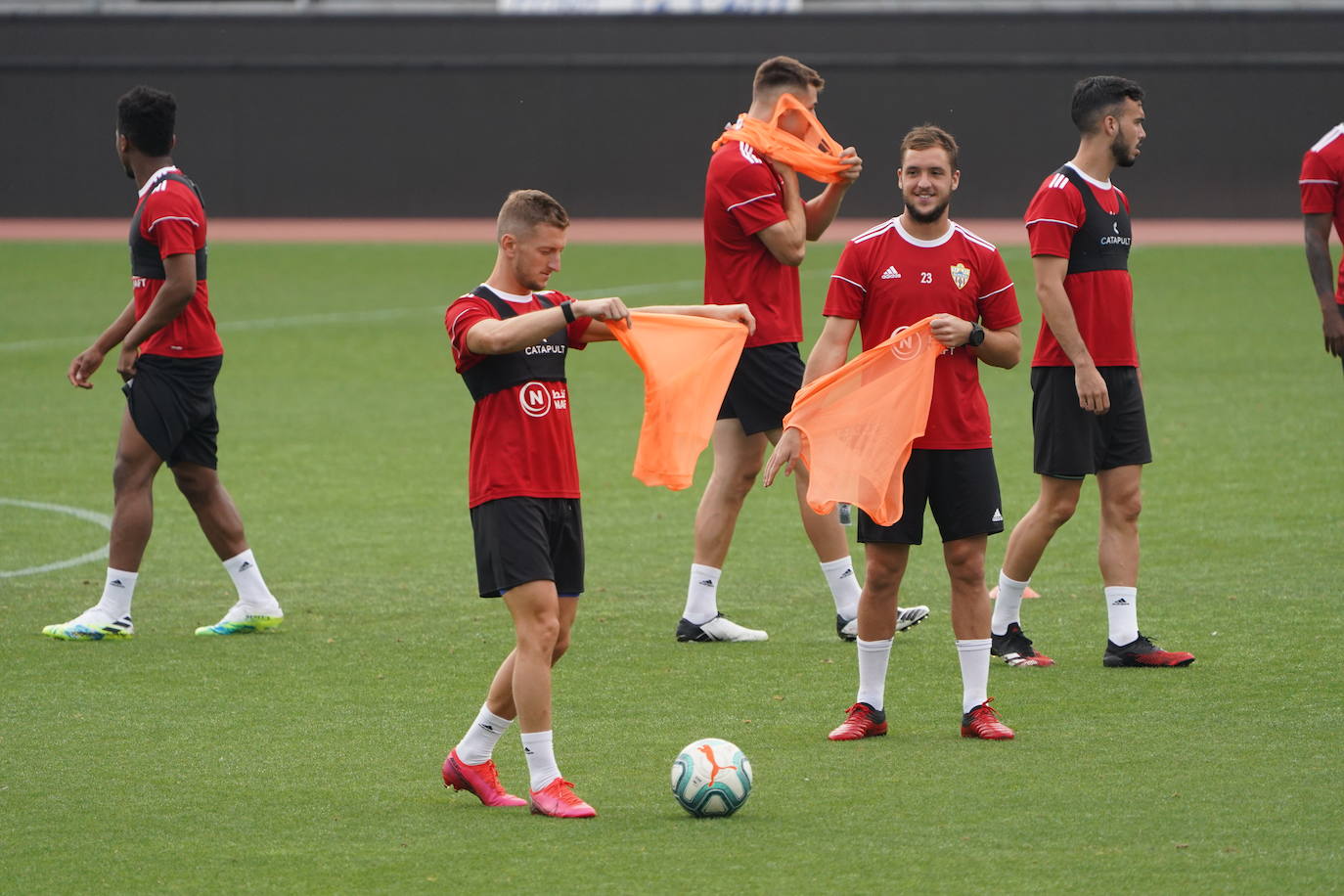 El Almería pone fin a cuatro semanas mirando más al físico