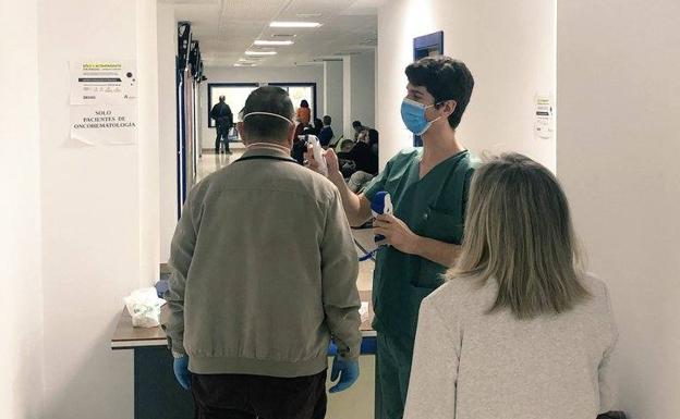 Circuitos separados, salas de espera con distancia, y sin acompañantes: así son los 'nuevos' hospitales
