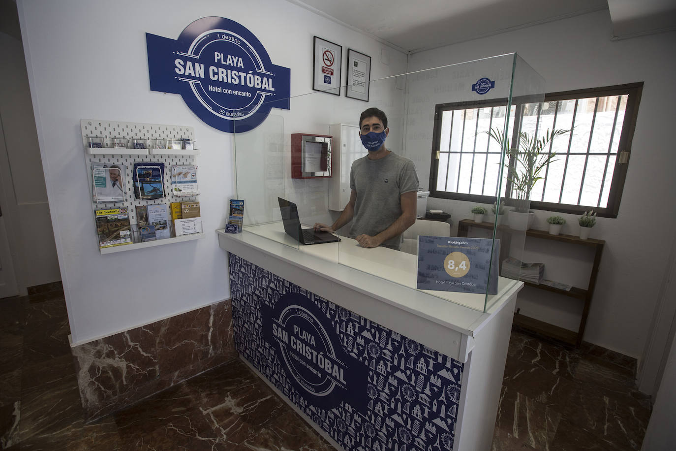 Los hoteles aplazan su vuelta a julio y solo seis están abiertos entre la capital y Almuñécar