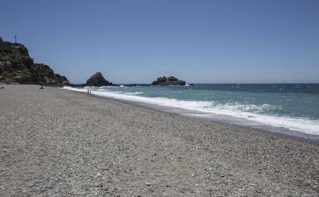 Granada duplica sus playas con bandera azul, después de que Almuñécar recupere la distinción