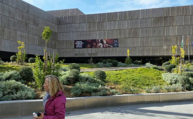 El Museo Íbero reabre, a la espera del Ministerio y la Junta para tener su colección permanente