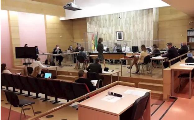 Retiran las acusaciones contra los exconcejales del PP que votaron la discoteca del Serallo y rebajan la petición de cárcel para Torres Hurtado