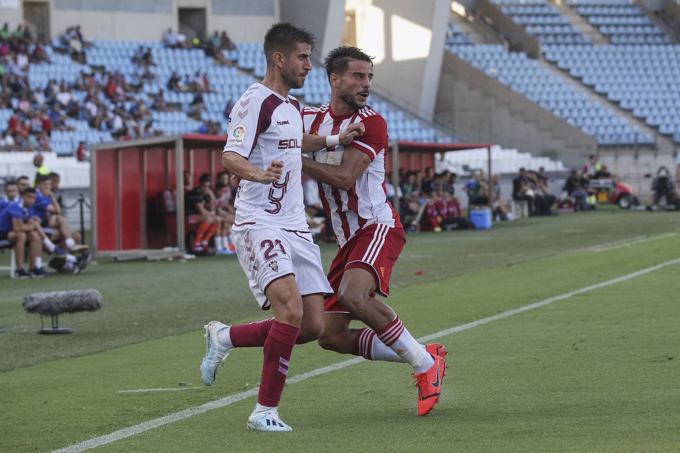 El Albacete, que recibe al Almería, no sale de dudas