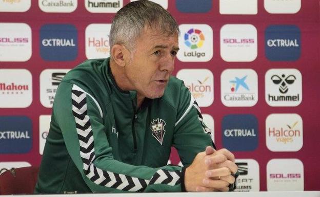 Lucas Alcaraz se disculpa tras una 'pillada' en la que rajaba de LaLiga