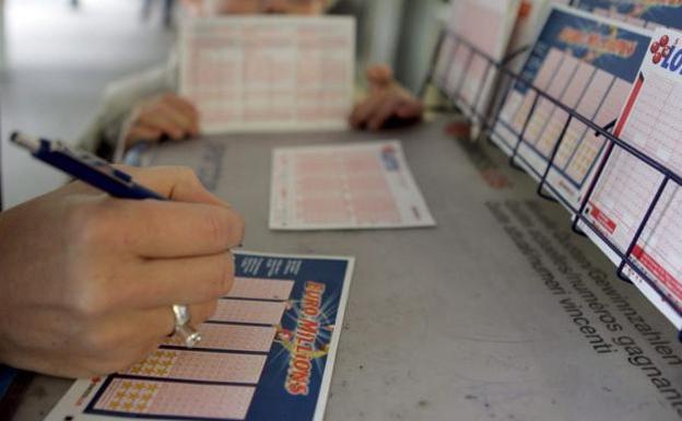 Gana el bote más alto de la historia del Euromillones vendido por Internet pero creyó que se llevaba 72.000 euros