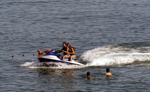 Vecinos de Velilla denuncian que el ruido de las motos de agua les impide descansar