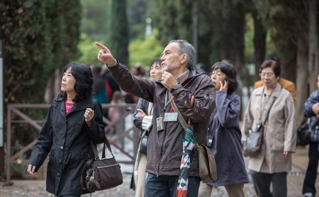 Unas audioguías sin contacto ayudarán a explicar la Alhambra en esta normalidad