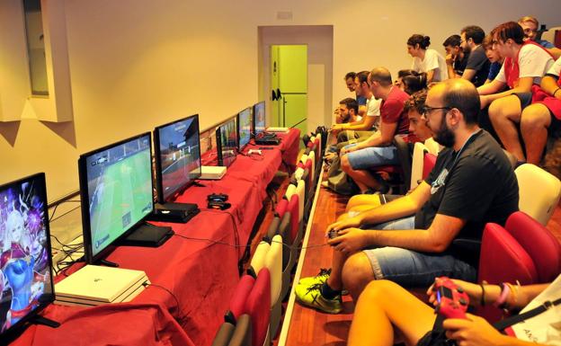 Numerosas actividades online para los jóvenes linarenses