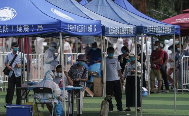 Pekín amplía restricciones ante una «situación extremadamente grave» por nuevos casos de coronavirus