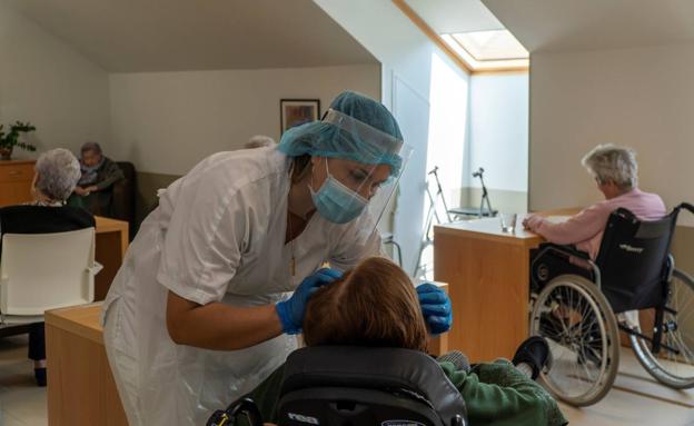 FACUA advierte de que aplicar la 'tasa Covid' a los mayores de las residencias es «abusivo e ilegal»