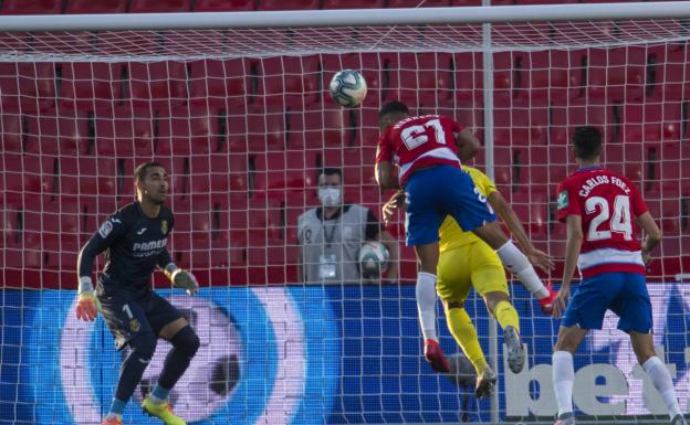 El Granada se vuelca pero no le alcanza para remontar a un Villarreal eficaz