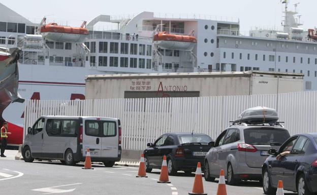 Juanma Moreno considera «sensata» la decisión de Marruecos de suspender la OPE