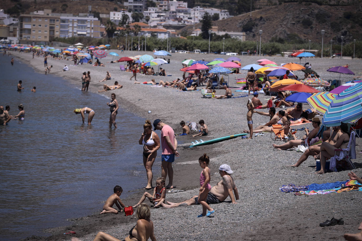 Los hoteles de la Costa confían en alcanzar el 60% de ocupación en julio, pero ven agosto incierto