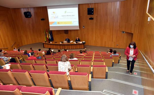 Diputación asesora a 2.000 personas sobre el Ingreso Mínimo Vital